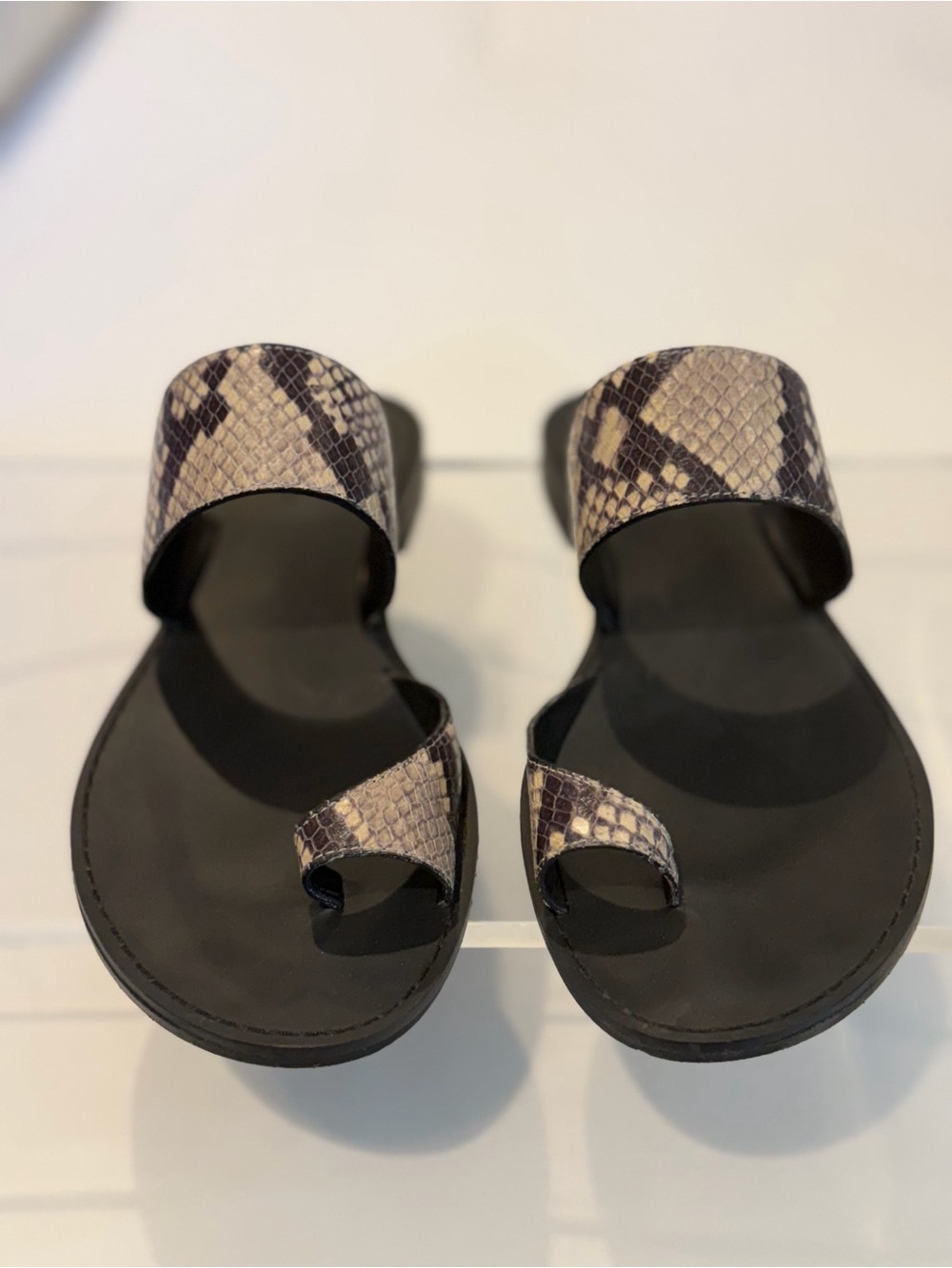 Women’s sz 7 Banana Republic Black Sandals with Snakeskin Straps.